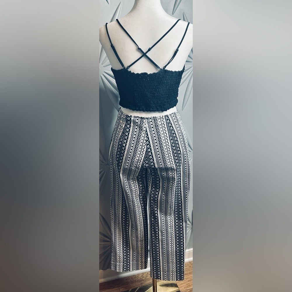 Harold’s SZ 2 black & white cropped straight legged pants, side zipper waist 27” - Picture 5 of 5